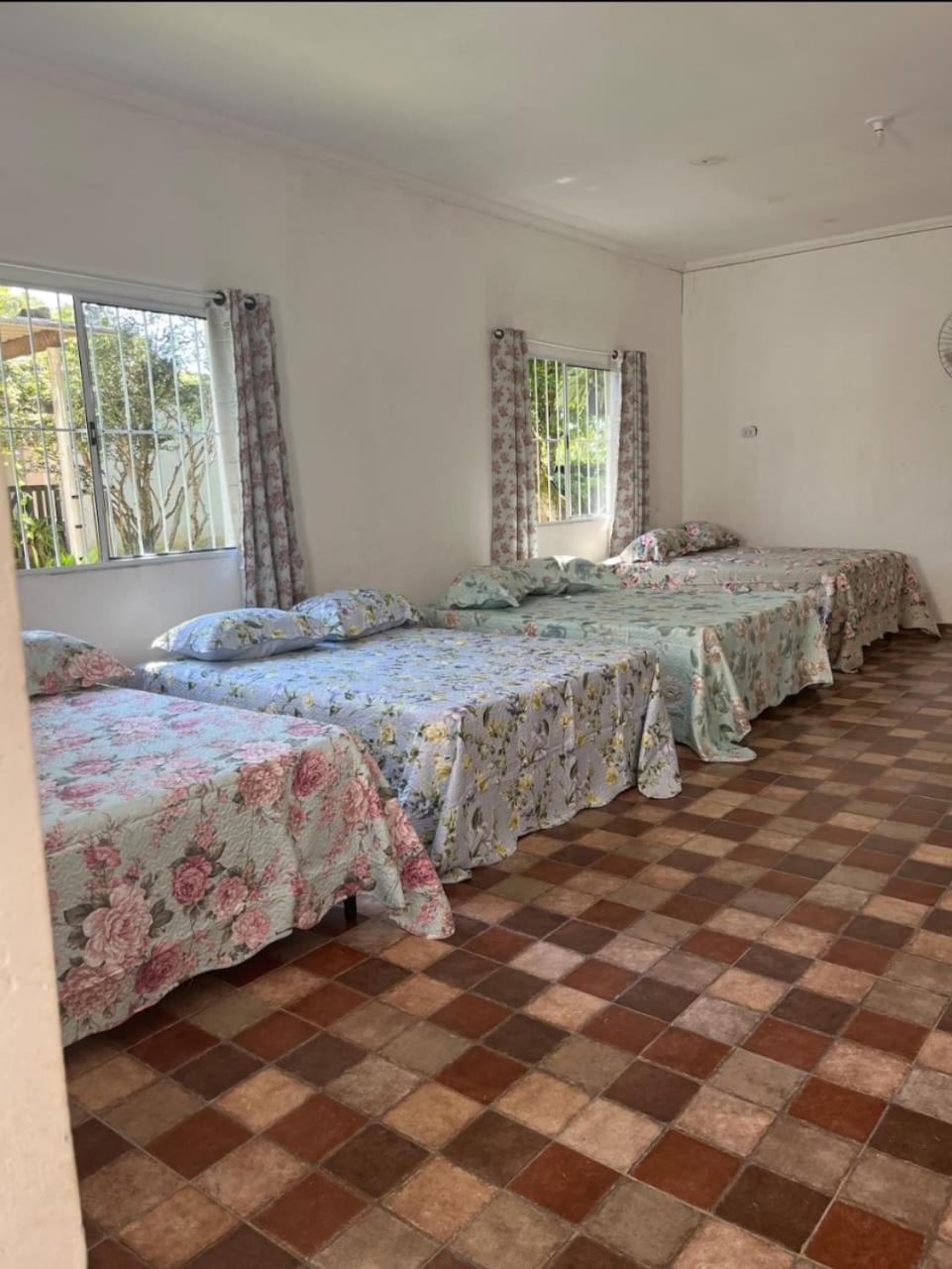 Chacara Completa Com Piscina ,2 Quartos, 20 Pessoas Itariri Eksteriør billede